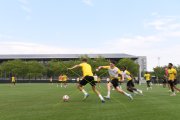 TRAINING YB