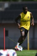 TRAINING YB