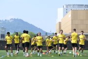TRAINING YB